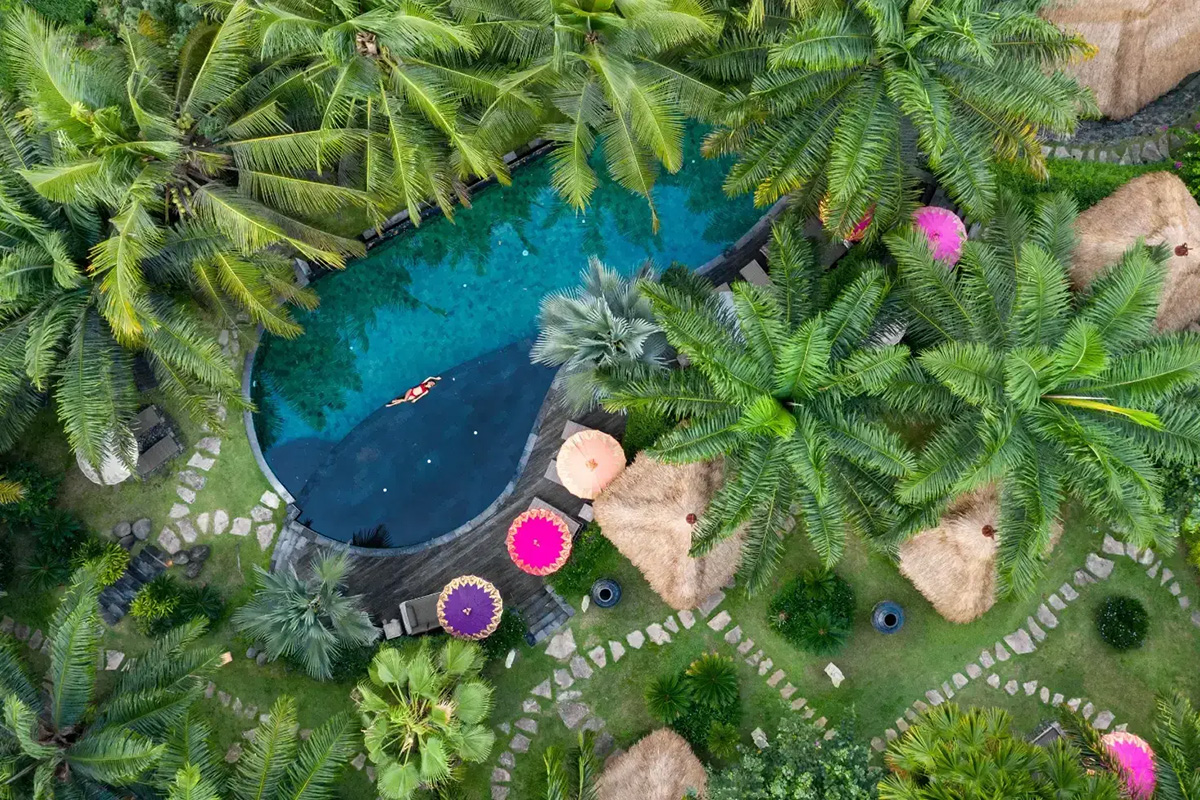 豊かな緑に囲まれたブルーカルマ・ディジワ・ウブドのリゾート風景